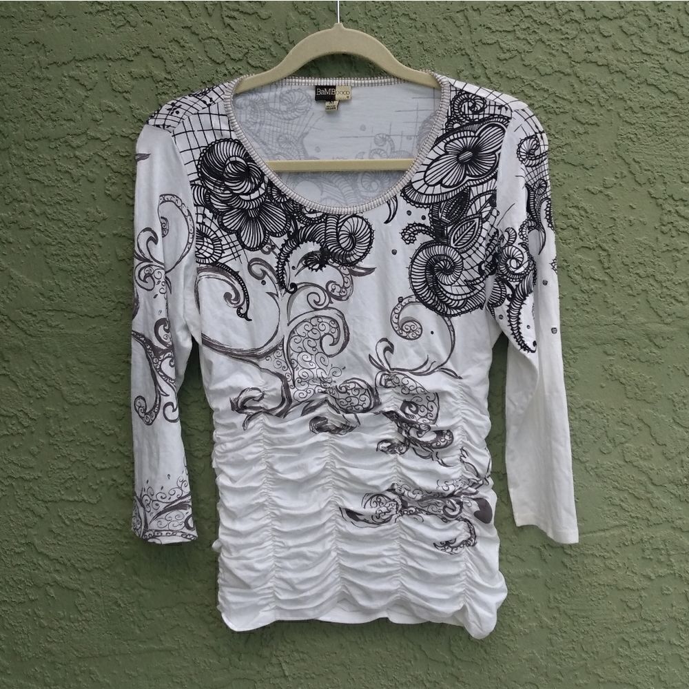 EUC BAMBOOCO Black & White Swirl Design Scrunched Top w/Beaded V-Neckline Medium